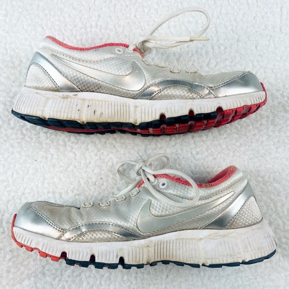 (VTG) NIKE • Y2K White/Silver/Salmon Dual Fusion Athletic Runners - Picture 2 of 16